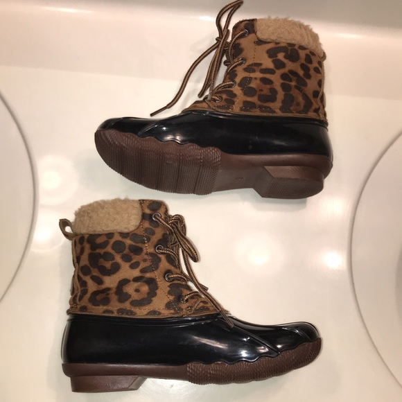 Adrienne Vittadini Girl Cheetah Print Faux Fur Tie-Up Rubber Snow Boots - Picture 4 of 7